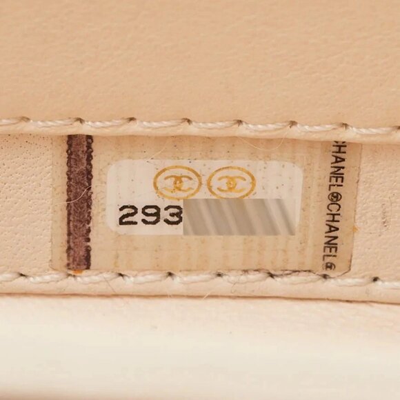 Chanel White Quilted Caviar Leather Filigree Mini Vanity Case Bag - Picture 12 of 12